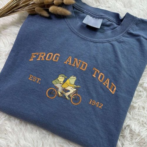 Vintage Frog and Toad Embroidered Tee: Classic Book Shirt – Retro Bookworm Gift for Her (ESH035)