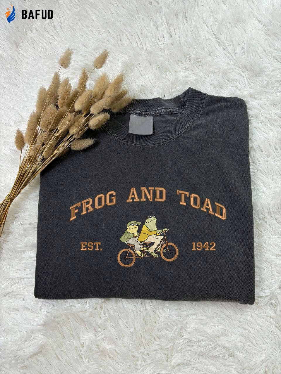 Vintage Frog & Toad Embroidered Tee: Classic Book Shirt Retro & Gift for Her – ESH035 Vintage Frog & Toad Embroidered Tee: Classic Book Shirt Retro & Gift for Her – ESH035