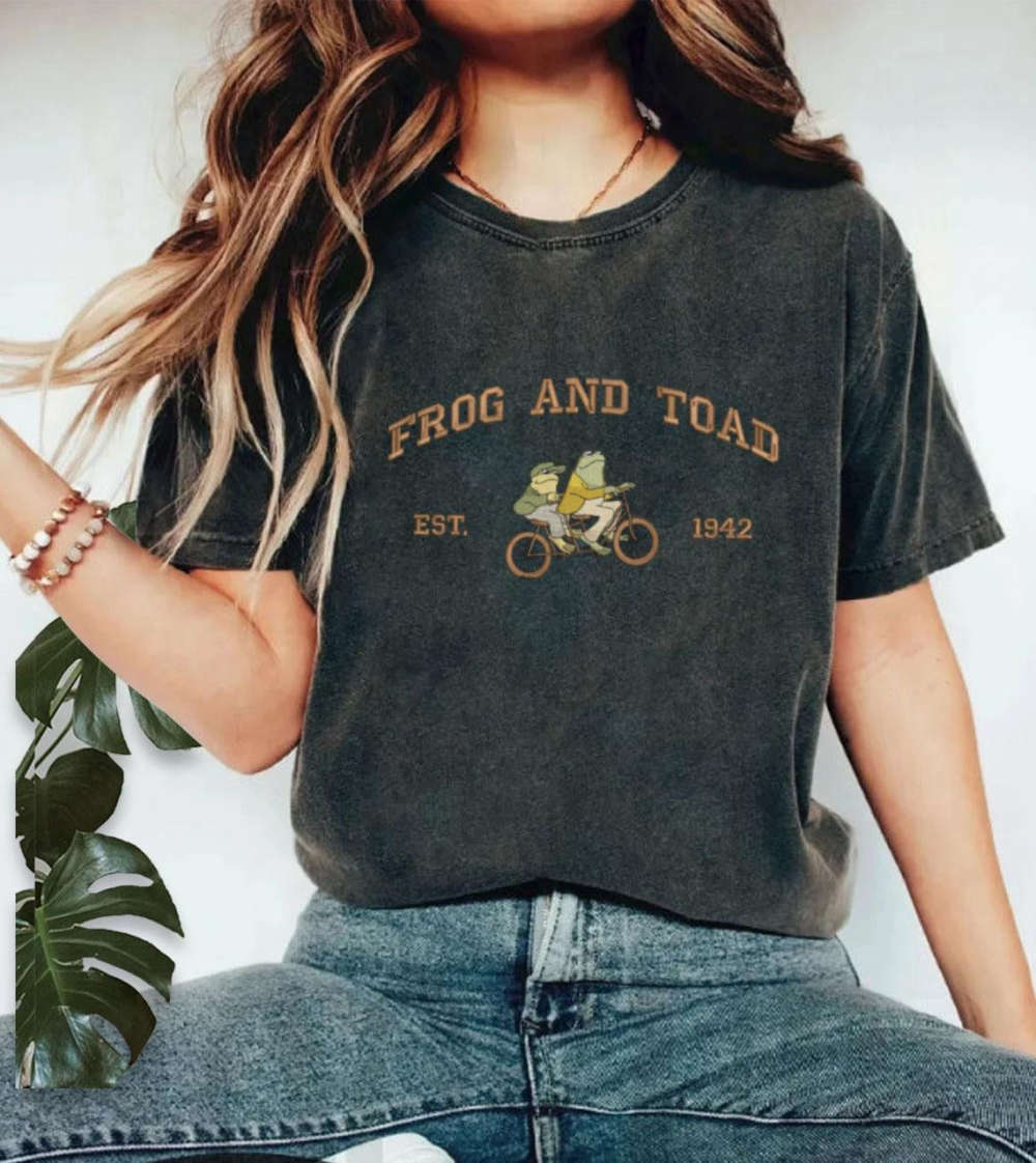 Vintage Frog & Toad Embroidered Tee: Classic Book Shirt Retro & Gift for Her – ESH035 Vintage Frog & Toad Embroidered Tee: Classic Book Shirt Retro & Gift for Her – ESH035