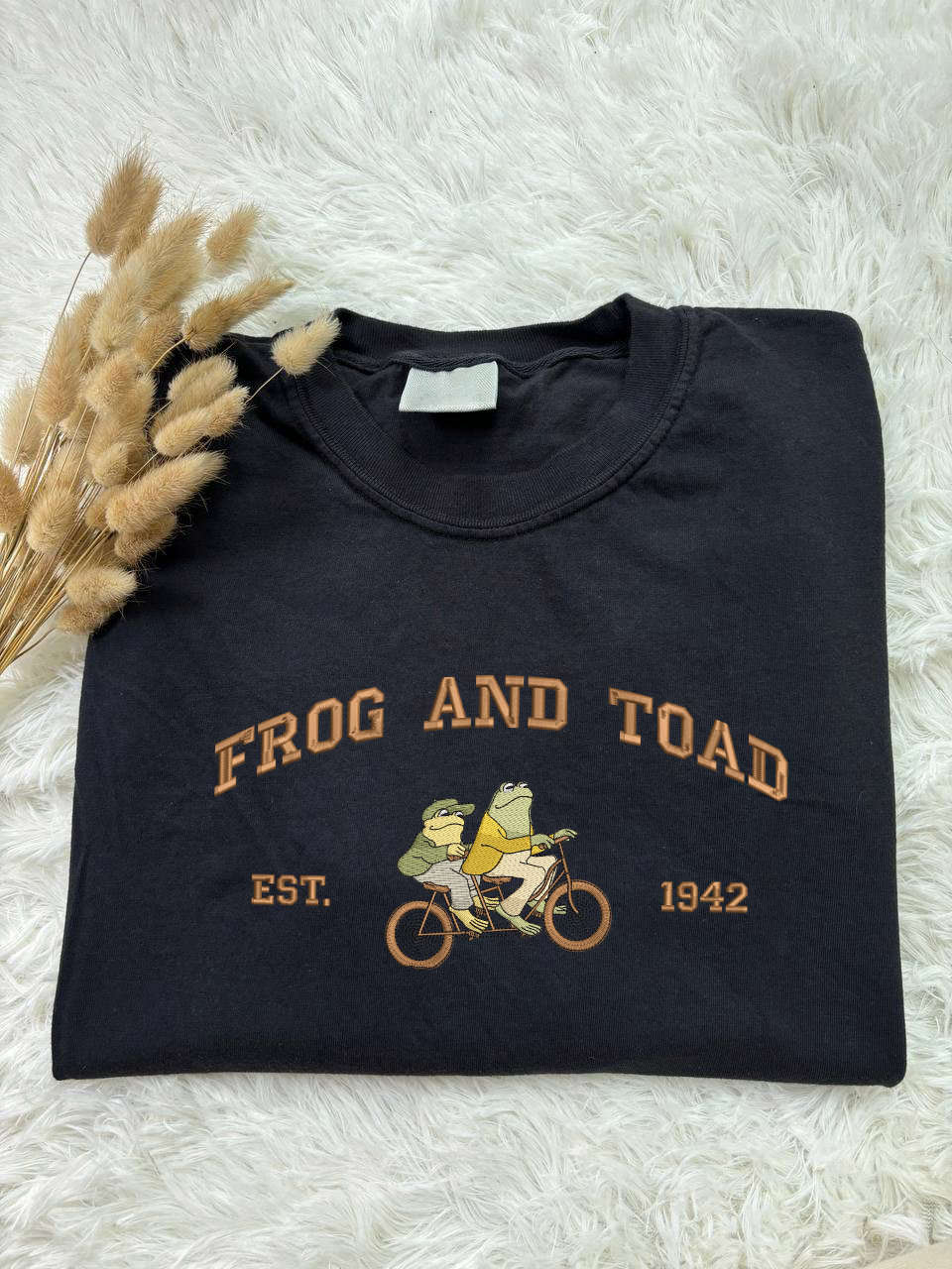 Vintage Frog & Toad Embroidered Tee: Classic Book Shirt Retro & Gift for Her – ESH035 Vintage Frog & Toad Embroidered Tee: Classic Book Shirt Retro & Gift for Her – ESH035