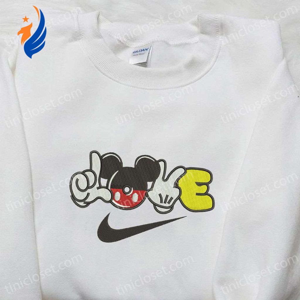Mickey Mouse Love x Nike Embroidered Hoodie & Shirt: Best Valentine?s Day Gift Ideas Mickey Mouse Love x Nike Embroidered Hoodie & Shirt: Best Valentine?s Day Gift Ideas
