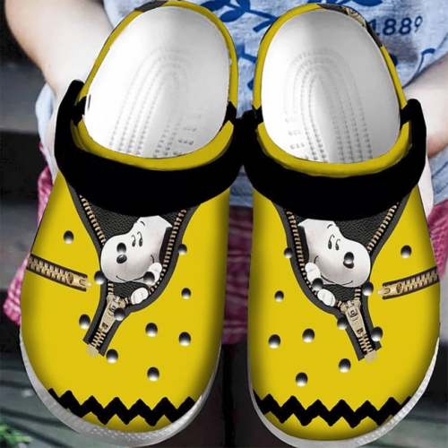 Unique Design Clogs Snoopy Yellow Clogs For Kids And Adults Unique Design Clogs Snoopy Yellow Clogs For Kids And Adults